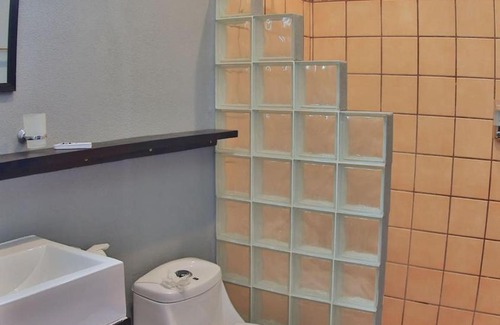 Potrero Hôtel | Nicely priced hotel room with 2 beds in Potrero with pool - TV and AC