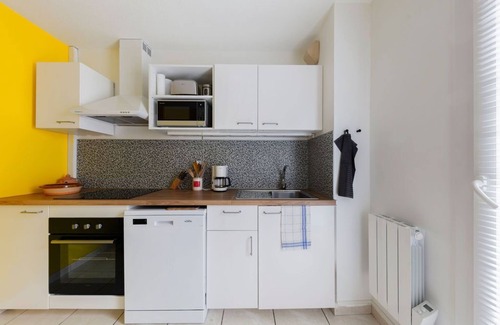 Quartier Chorier-Berriat Appartement | Nicolas III: 2 chambres, parking, balcon, confortable et calme