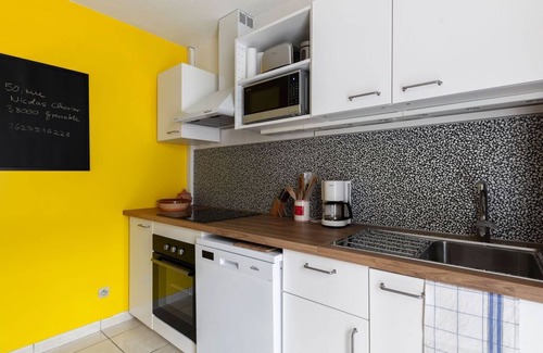 Quartier Chorier-Berriat Appartement | Nicolas III: 2 chambres, parking, balcon, confortable et calme