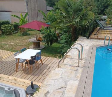 Saint-Amant-de-Bonnieure Maison | Nid Charentais Angouleme pool jacuzzi
