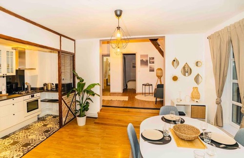 Laon Appartement | Nid douillet La Cour du Dauphin, Vue cathédrale imprenable