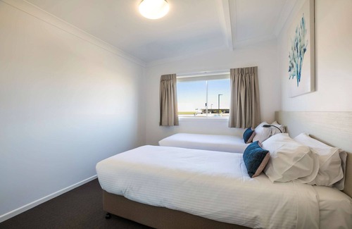 Caloundra Hôtel | Nightcap at Golden Beach Tavern