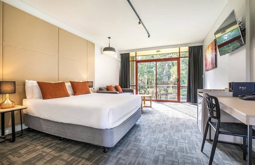 Mount Evelyn Hôtel | Nightcap at York on Lilydale