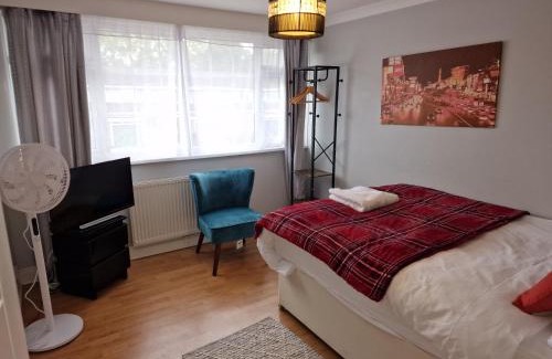 Hemel Hempstead Appartement | NightRest Homes Smart TV In Each Room - Parking - Hemel Hempstead