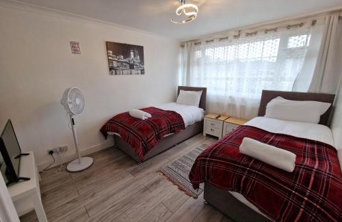 Hemel Hempstead Appartement | NightRest Homes Smart TV In Each Room - Parking - Hemel Hempstead