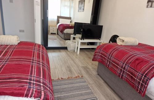 Hemel Hempstead Appartement | NightRest Homes Smart TV In Each Room - Parking - Hemel Hempstead