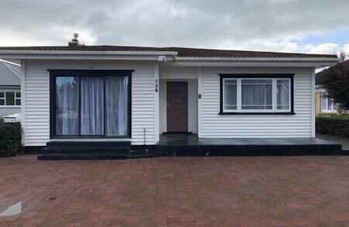 Matamata Maison | Nights on Broadway - 3 bedroom House in beautiful Matamata. Full amenities.