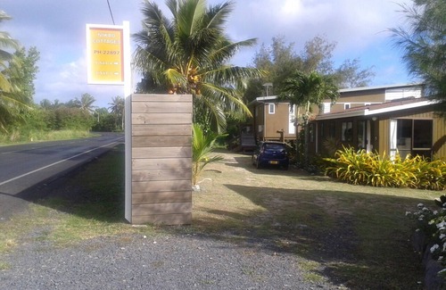 Nikao Tapere Maison | NIKAO COTTAGES UNIT 5 : Positioned directly on the beach with amazing sea views.