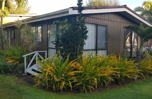 Nikao Tapere Maison | NIKAO COTTAGES UNIT 5 : Positioned directly on the beach with amazing sea views.