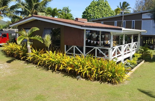 Nikao Tapere Maison | NIKAO COTTAGES UNIT 5 : Positioned directly on the beach with amazing sea views.