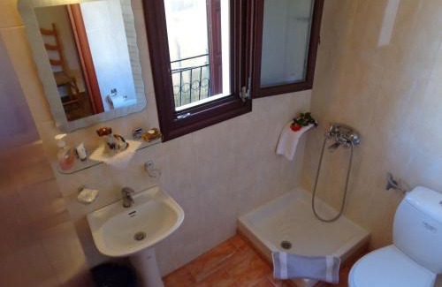 Petra Appartement | Niki Studios Sea - Front