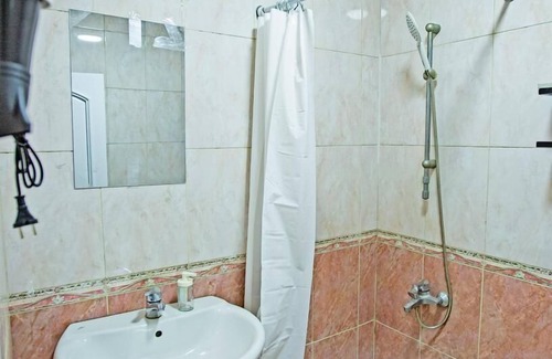 Al Duqqi Hôtel | Nile x hostel