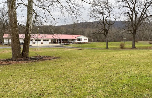 Mifflintown Maison | Niman House is a fishermans paradise, river front on the beautiful Juniata River