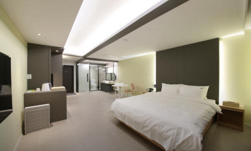 Gunsan Hôtel | Nine Tree Drive in Hotel