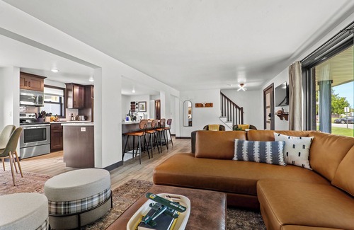 Ashwaubenon Appartement | NineSixFive Fieldhouse | Stadium · Arcades · Luxe