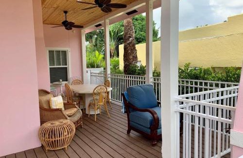 Flamingo Parks Maison | Nini's Cottage - Family-Friendly Pool Days and Cabana Nights Await