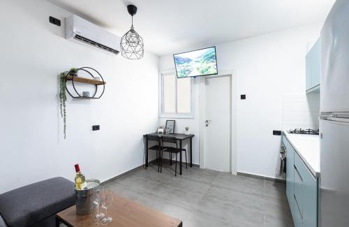 Beersheba Appartement | Nirvana 1BR Apt, Central Old Town, Private Balcony
