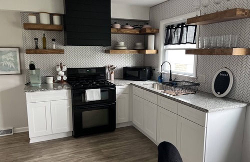 DeKalb Maison | NIU Coporate and Business Travel Long Term Stays Welcome! 4 BD 3 BA