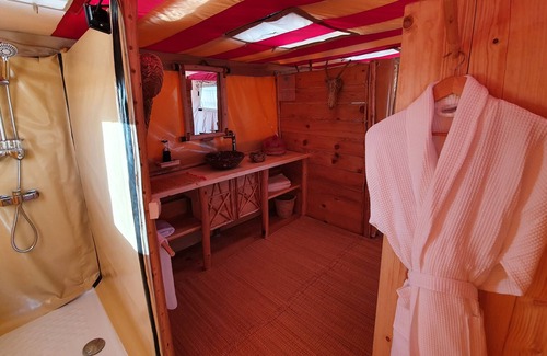 Sidi Badhaj Maison | Nkhila Lodge, camp privé du désert d'Agafay avec 5 chambres de luxe sous tente