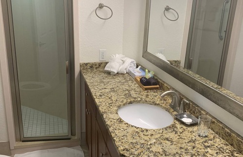 Ocean View Halifax Estates Copropriété | Lovely 2-bedroom condo in Daytona Beach Shores with AC, WiFi, fitness room