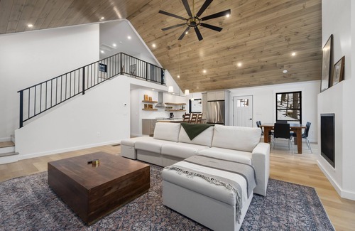 Turin Maison | Luxurious Tug Hill Lodge-Direct Snowmobile Access