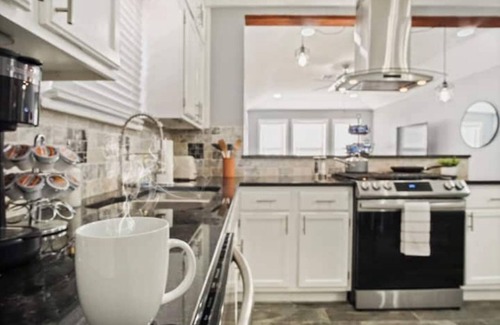 Miller Maison | New Bungalow by State Fairgrounds & Downtown OKC!
