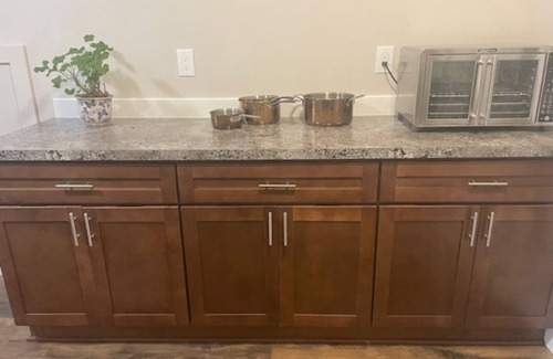 Forest Grove Lit Et Petit-Déjeuner | Private 1-bedroom apt in a remodeled historic home in Forest Grove, OR