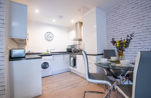 Mansfield Appartement | Moderne-Appartement-Salle de bain privée-Vue sur la cour