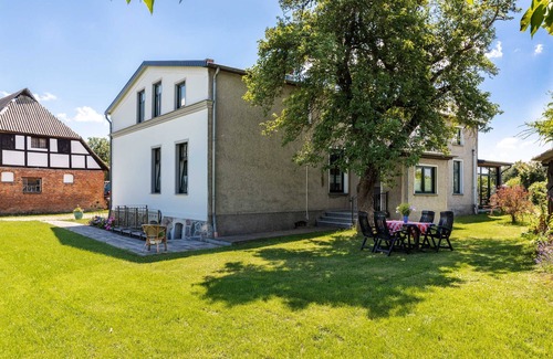 Steffenshagen Appartement | No. 3 - 2 room vacation apartment in a farmhouse with garden - Baltic Sea Farm Schwalbennest OFC 15