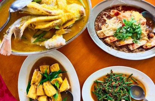 Pasir Penambang Maison | No 68 Sunlight Homestay 4R3B - 24 Pax, Karaoke