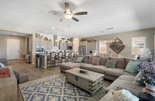 Goodyear Maison | No Fee Heated pool, Spa & gorgeous House🌴☀️
