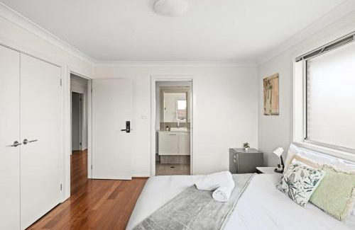 Panania Maison | No Frill Ensuite Double Room in Panania - Near Stations