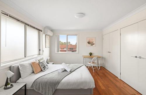 Panania Maison | No Frill Ensuite Double Room in Panania - Near Stations