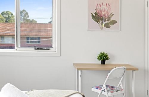 Panania Maison | No Frill Ensuite Double Room in Panania - Near Stations