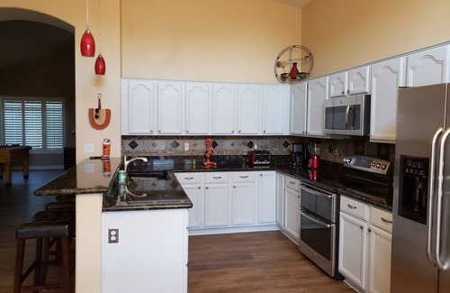 Pivotal Peoria Center Maison | Super emplacement, piscine privée chauffée, pas de frais cachés, grill / randonnée / WiFi gratuit
