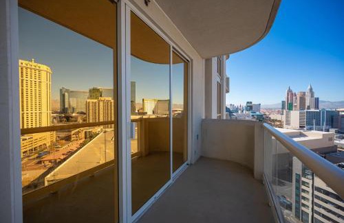 Las Vegas Maison | No Resort Fee Strip View Balcony+ Free Valet+ Pool