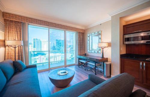 Las Vegas Maison | No Resort Fee Strip View Balcony+ Free Valet+ Pool