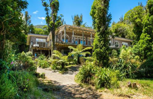 Furneaux Maison | No Road Inn in Endeavour Inlet, Marlborough Sounds