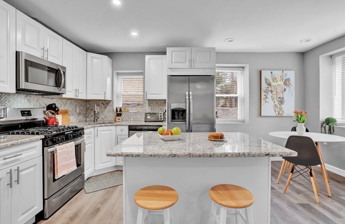 Chestnut Hill Appartement | Location! Cozy Chestnut Hill 2 BR/2 Bath No-stairs