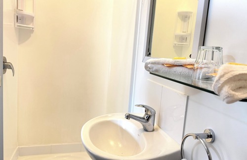 Cambridge Hôtel | No1 Motels On Victoria