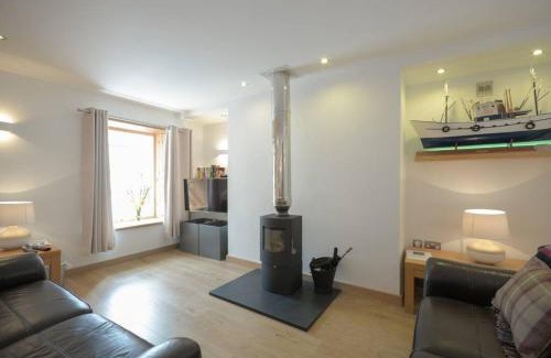St Monans Maison | No3 By The Sea a 5 Star Cozy Coastal Cottage