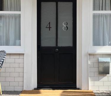 Pewsey Appartement | No48 - Luxe Victorian Shop Conversion in Pewsey