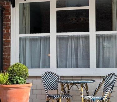 Pewsey Appartement | No48 - Luxe Victorian Shop Conversion in Pewsey