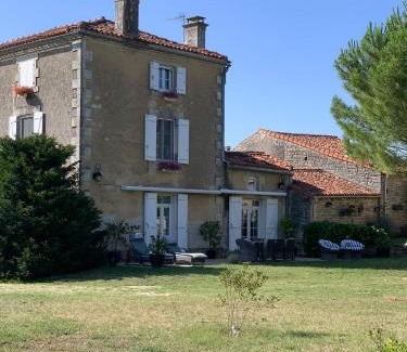 Tuzie Maison | NO5 Chambre D'hotes