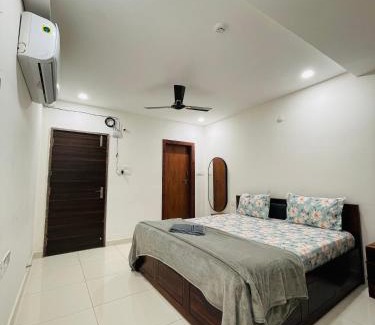 Financial District Appartement | Noah Suits-2BHK NearUSCONSULATE