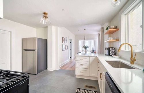 Uptown Maison | Nob Hill 2BR | Updated Historic Retreat