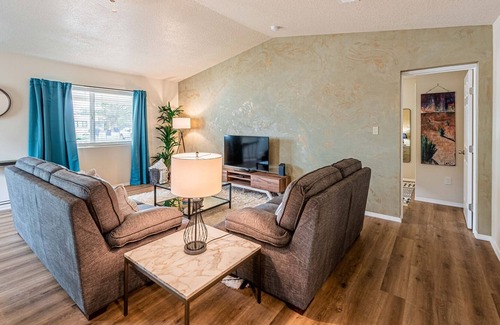 University Heights Maison | Nob Hill Oasis A - 2 bed 1 bath - Gorgeous Apt In Great Location!