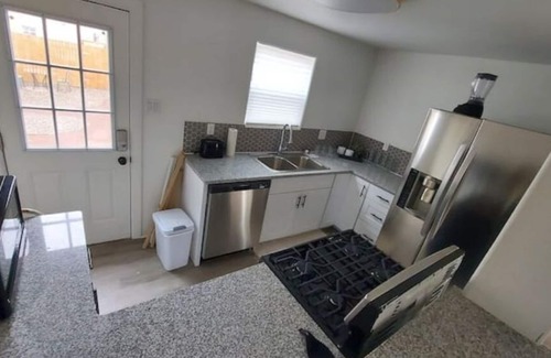 University Heights Maison | Nob Hill/UNM ~ Luxury Remodeled House w/ King Bed