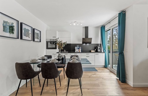 Floridsdorf Appartement | NobleNest | Deluxe Apartment with Workspace, Coffee & Relax Massage, near the center