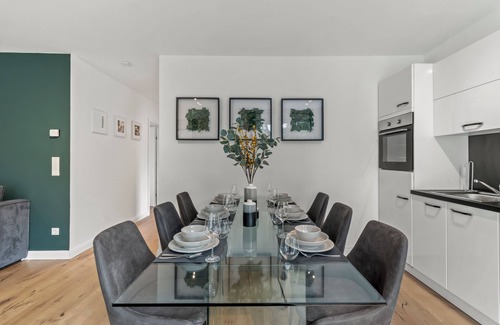 Floridsdorf Appartement | NobleNest | Deluxe Apartment with Workspace, Coffee & Relax Massage, near the center